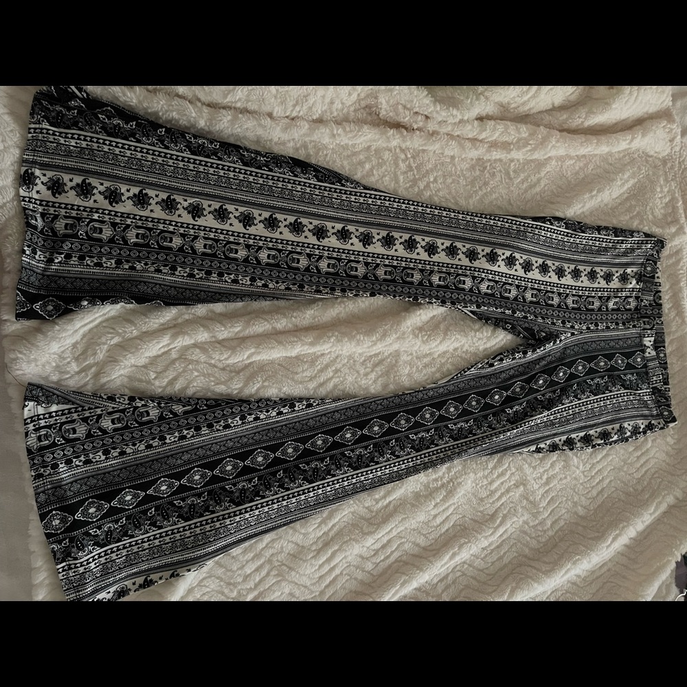 Black Pattern Flare Stretchy Pants!🍄🐘🌱